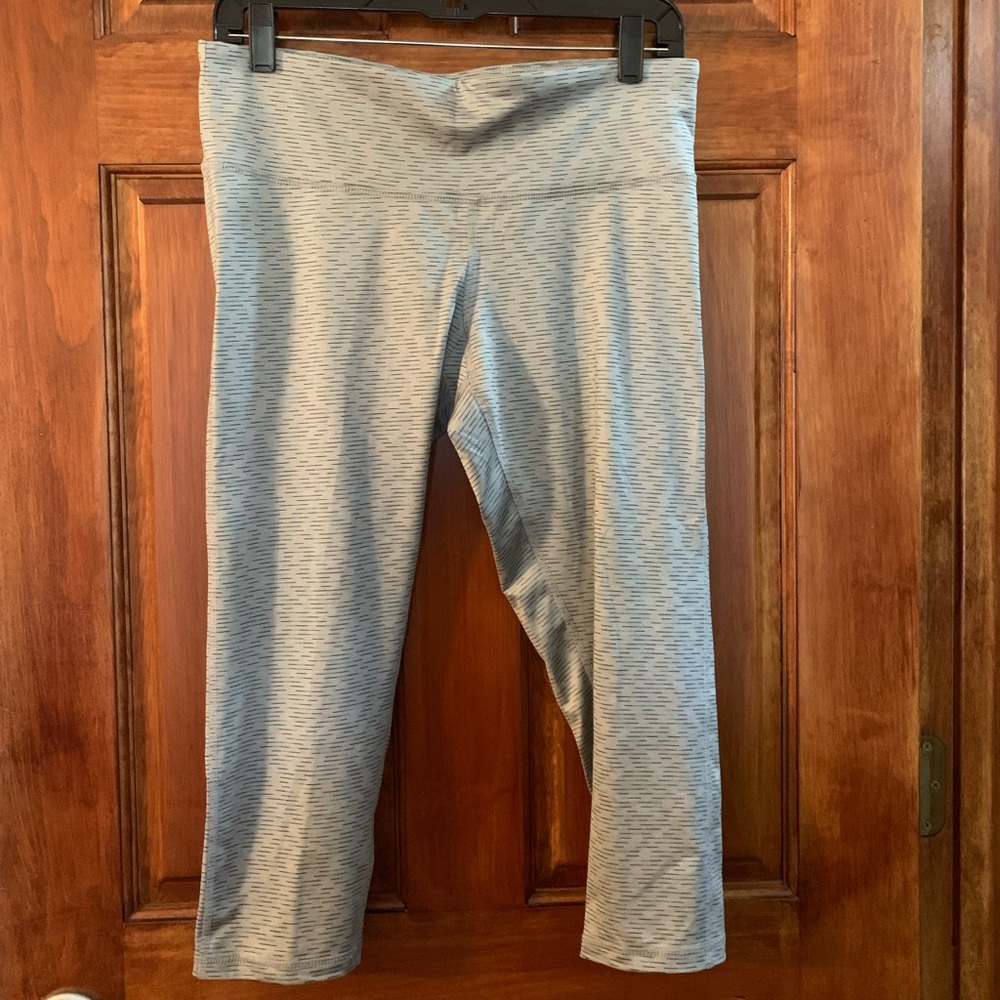 NWT Champion cropped yoga running leggings